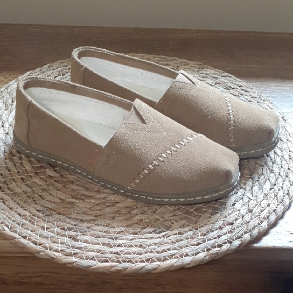 Toms Nubuk Leather Slip On Flats